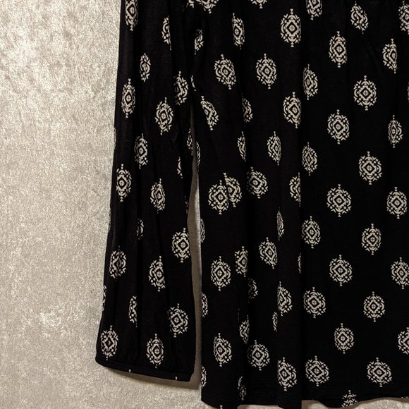 Old Navy Black with White Design Peasant Sleeve Blouse Size L - Picture 13 of 13